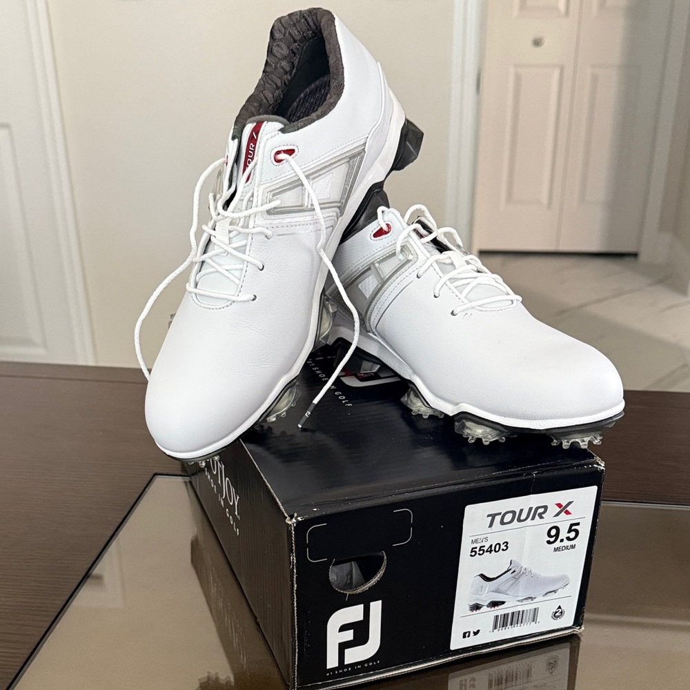 FootJoy “BRAND NEW NEVER WORN” Tour X White and Black Golf Shoes
